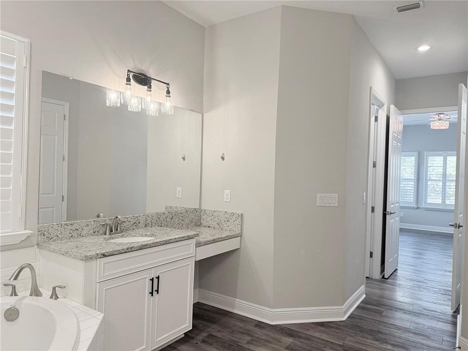 For Sale: $999,999 (5 beds, 4 baths, 4361 Square Feet)