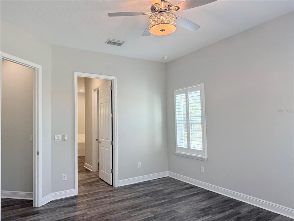 For Sale: $999,999 (5 beds, 4 baths, 4361 Square Feet)