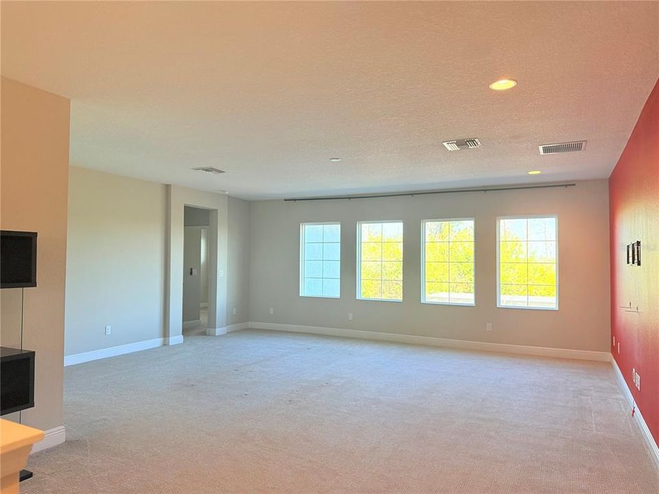 For Sale: $999,999 (5 beds, 4 baths, 4361 Square Feet)