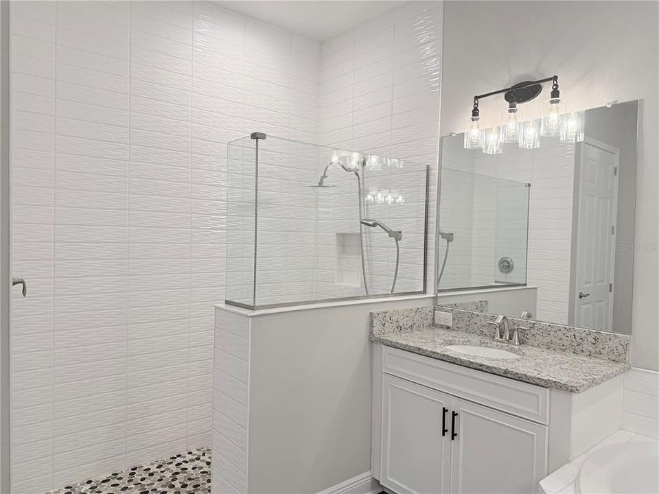 For Sale: $999,999 (5 beds, 4 baths, 4361 Square Feet)