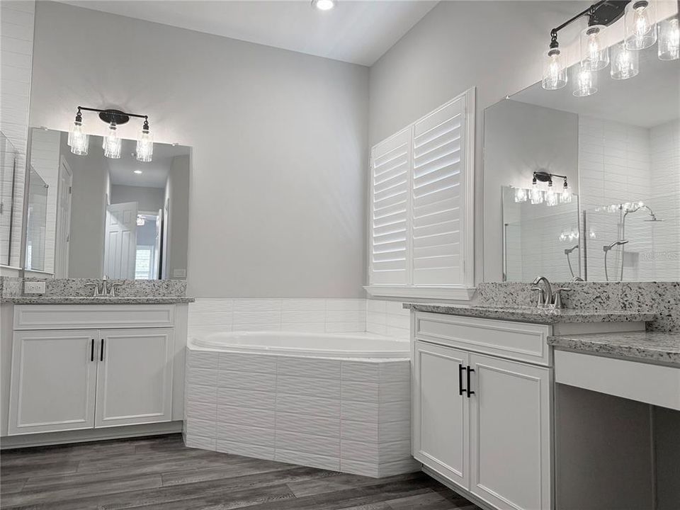 For Sale: $999,999 (5 beds, 4 baths, 4361 Square Feet)