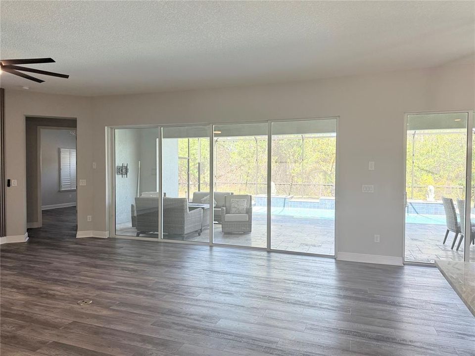 For Sale: $999,999 (5 beds, 4 baths, 4361 Square Feet)