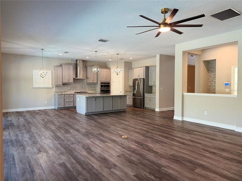 For Sale: $999,999 (5 beds, 4 baths, 4361 Square Feet)
