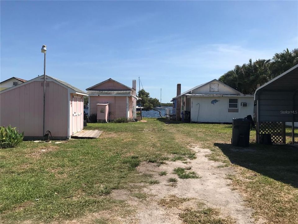 待售: $449,000 (0.42 acres)
