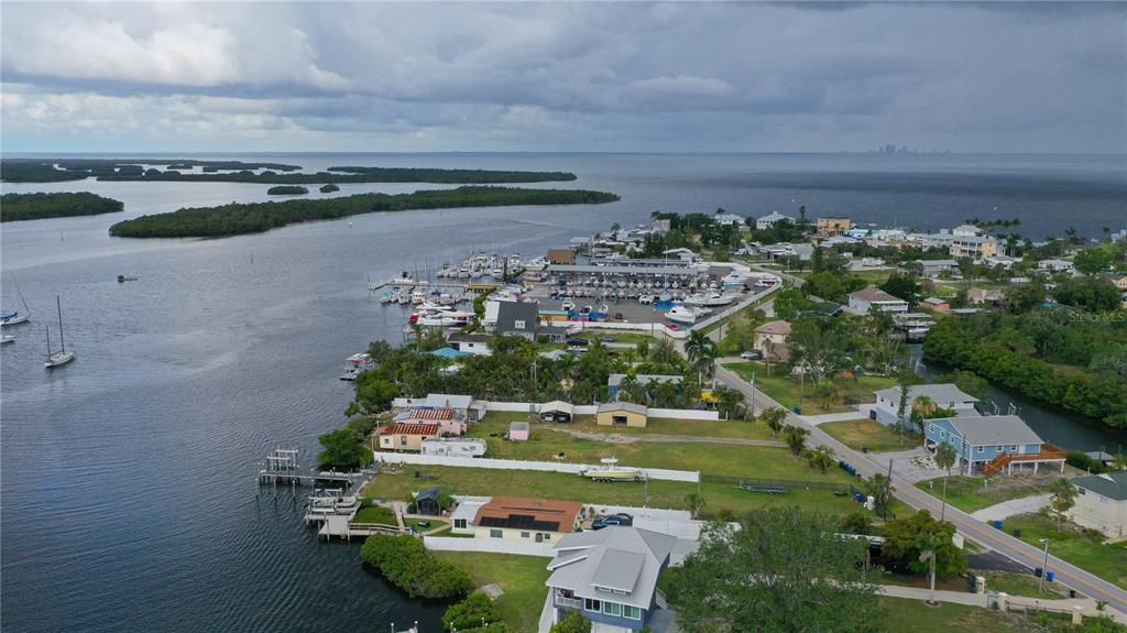 待售: $449,000 (0.42 acres)