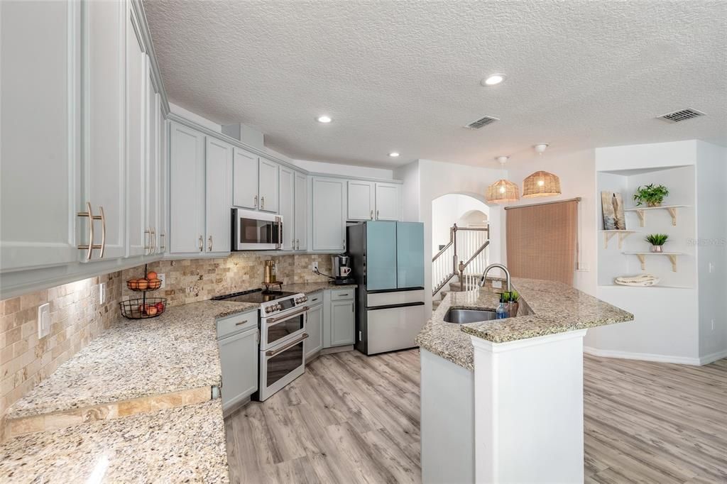 For Sale: $525,000 (5 beds, 2 baths, 2534 Square Feet)