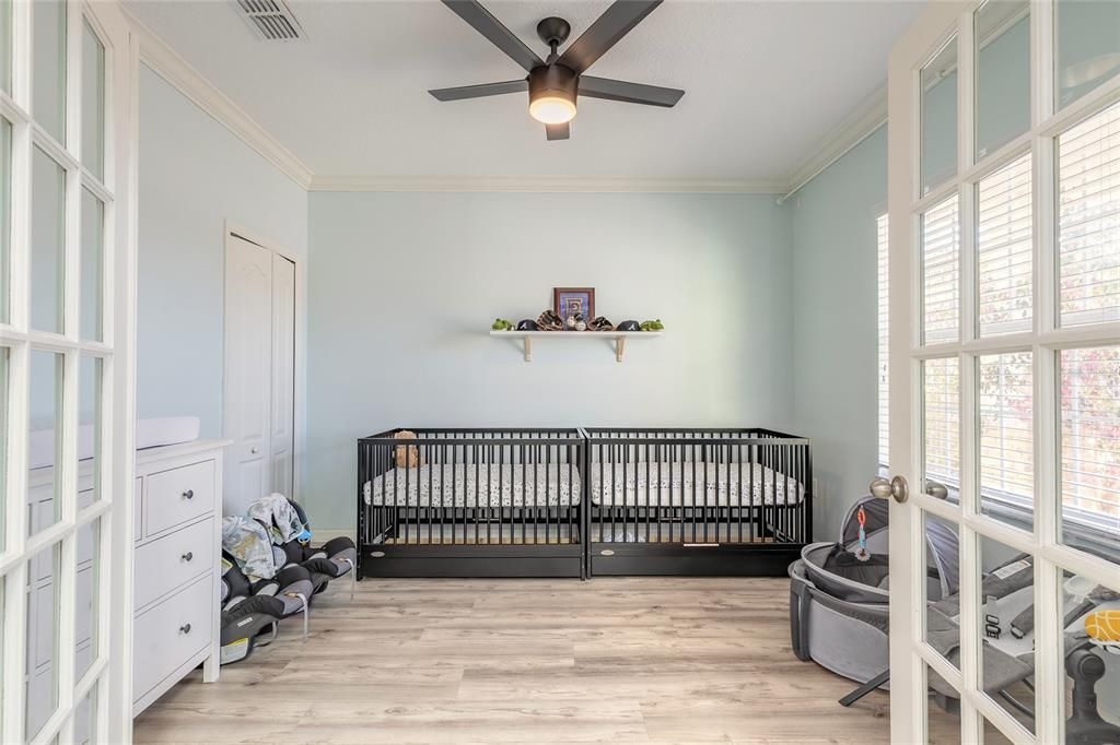 For Sale: $525,000 (5 beds, 2 baths, 2534 Square Feet)