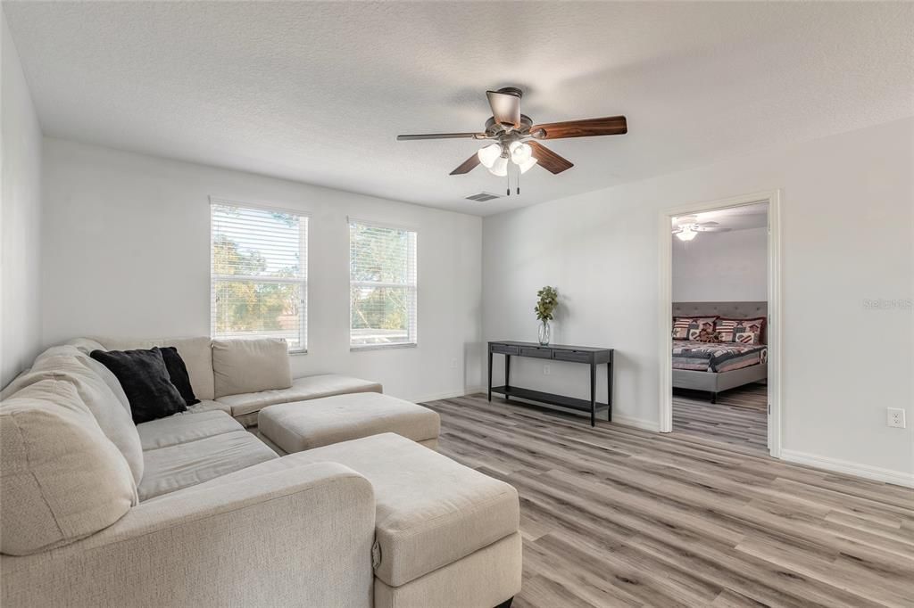 For Sale: $525,000 (5 beds, 2 baths, 2534 Square Feet)