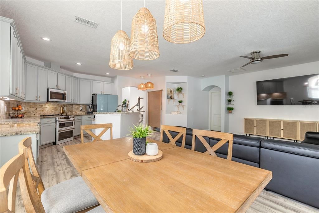 For Sale: $525,000 (5 beds, 2 baths, 2534 Square Feet)