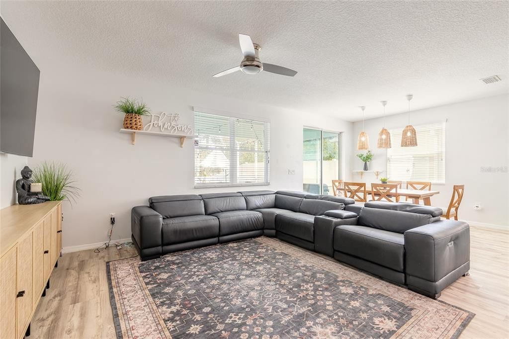 For Sale: $525,000 (5 beds, 2 baths, 2534 Square Feet)