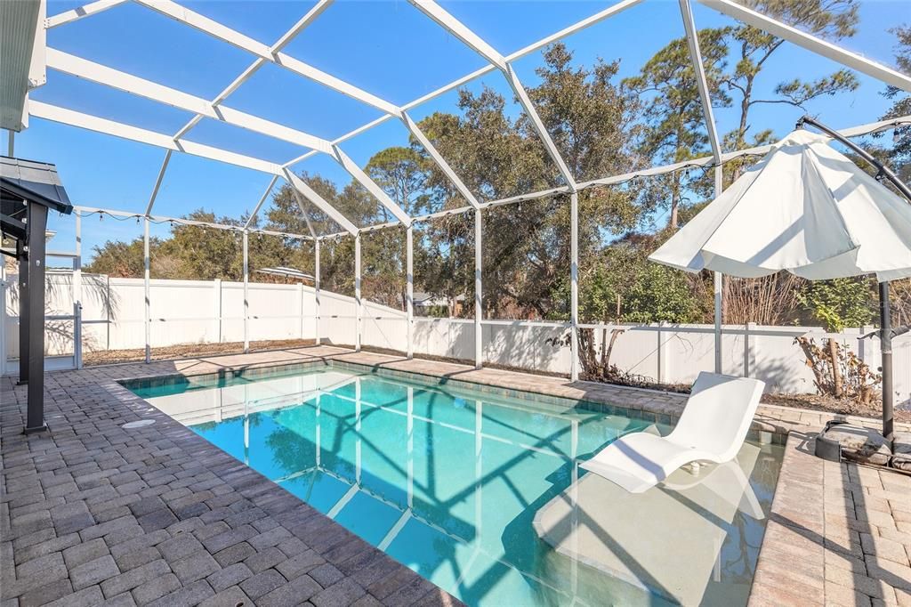 For Sale: $525,000 (5 beds, 2 baths, 2534 Square Feet)