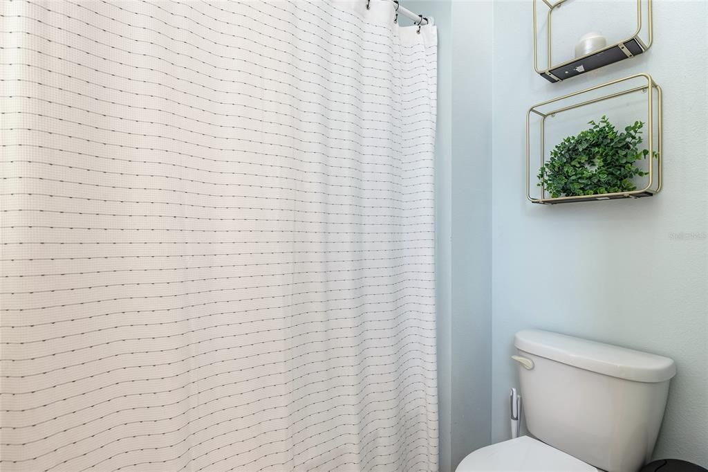 For Sale: $525,000 (5 beds, 2 baths, 2534 Square Feet)