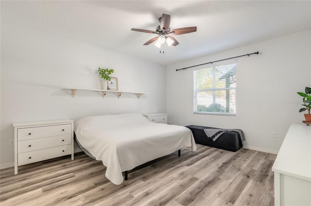 For Sale: $525,000 (5 beds, 2 baths, 2534 Square Feet)