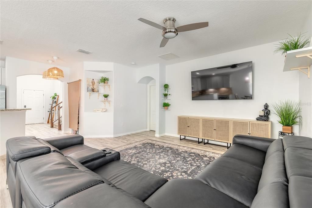 For Sale: $525,000 (5 beds, 2 baths, 2534 Square Feet)