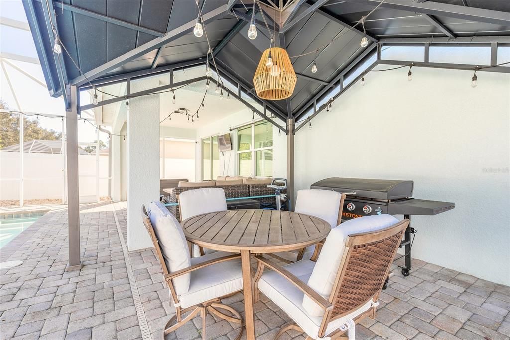 For Sale: $525,000 (5 beds, 2 baths, 2534 Square Feet)