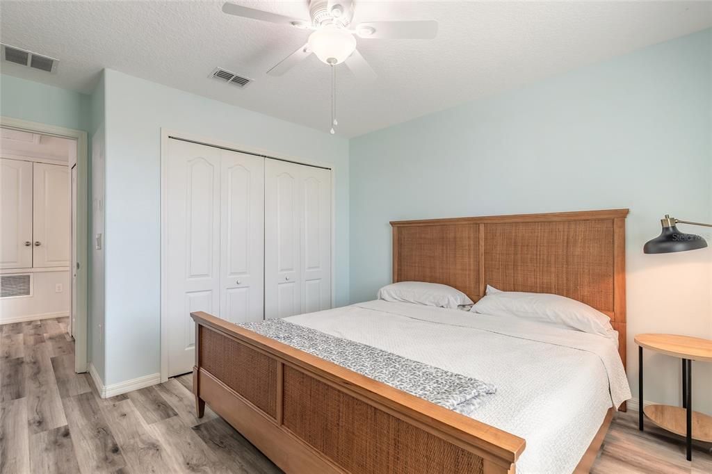 For Sale: $525,000 (5 beds, 2 baths, 2534 Square Feet)