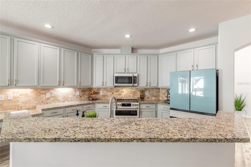 For Sale: $525,000 (5 beds, 2 baths, 2534 Square Feet)