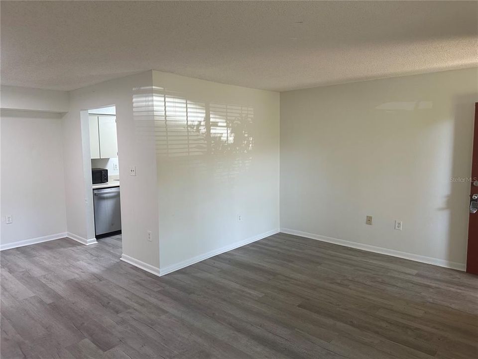 Activo con contrato: $1,700 (2 camas, 2 baños, 920 Pies cuadrados)