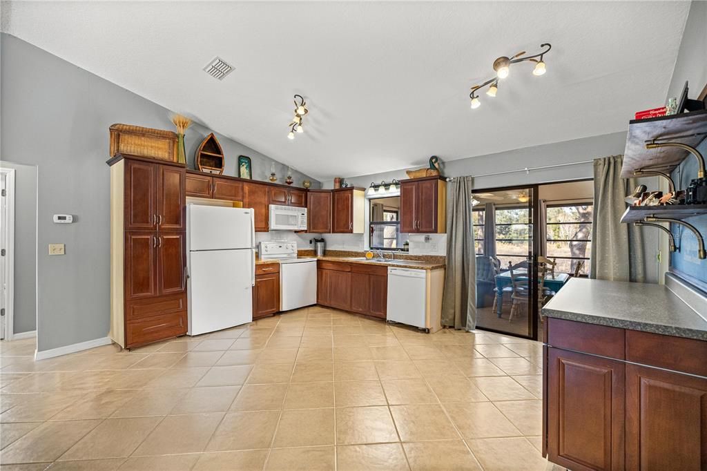 For Sale: $299,000 (3 beds, 2 baths, 1348 Square Feet)