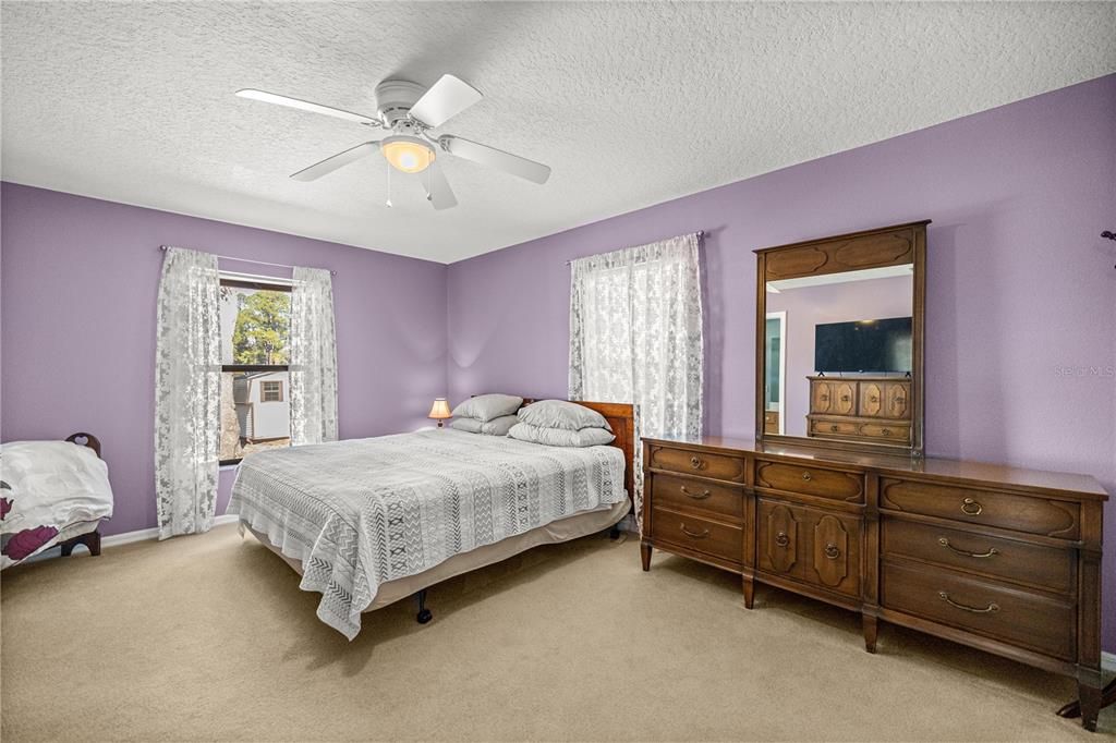 For Sale: $299,000 (3 beds, 2 baths, 1348 Square Feet)