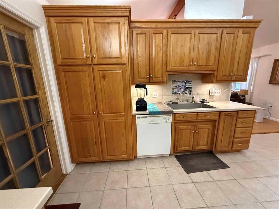 En Venta: $575,000 (3 camas, 2 baños, 1910 Pies cuadrados)