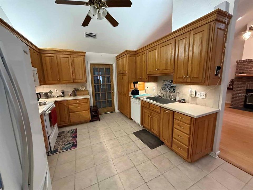 En Venta: $575,000 (3 camas, 2 baños, 1910 Pies cuadrados)