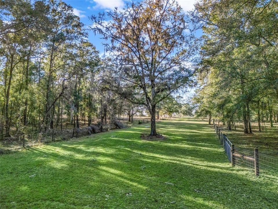 待售: $1,200,000 (100.01 acres)
