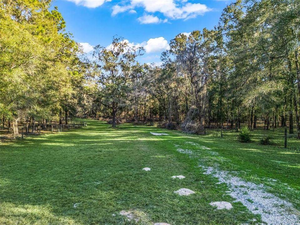 待售: $1,200,000 (100.01 acres)