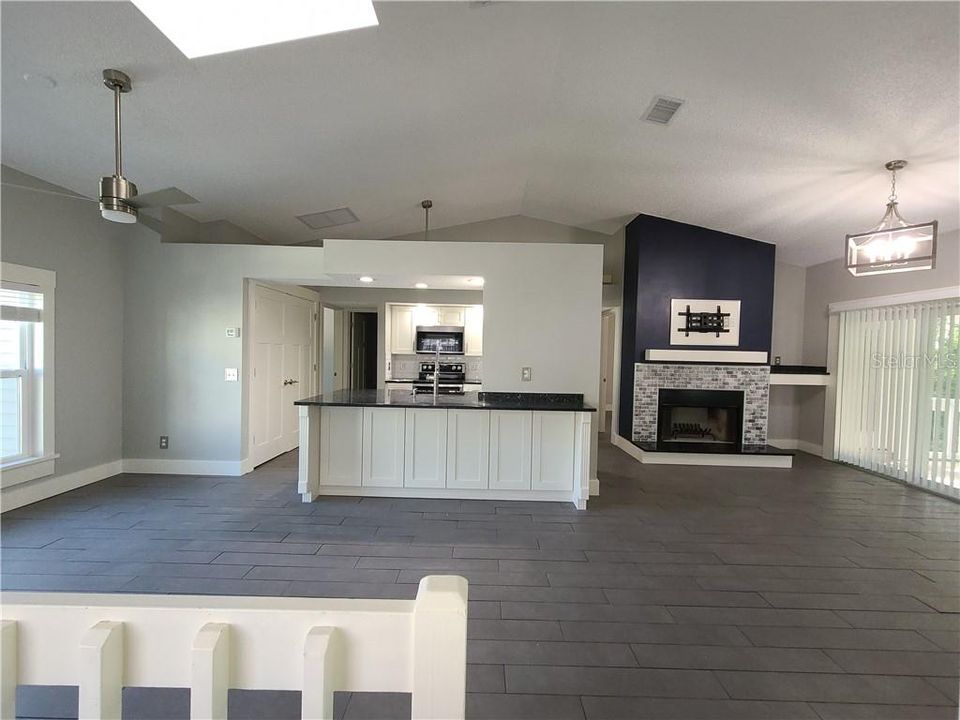For Rent: $1,800 (2 beds, 2 baths, 1160 Square Feet)