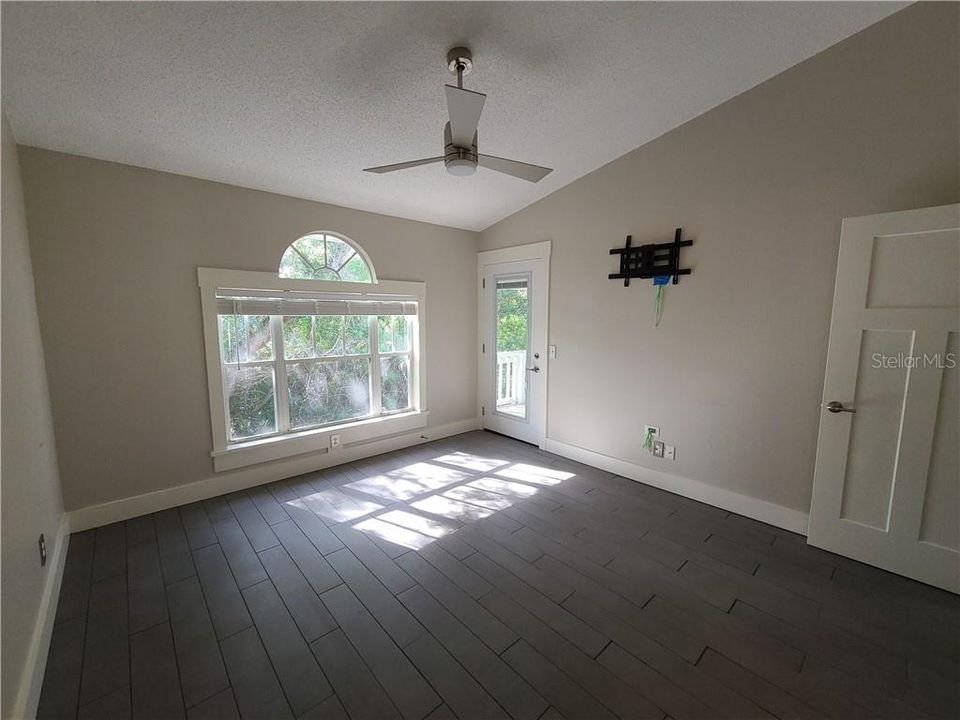 For Rent: $1,800 (2 beds, 2 baths, 1160 Square Feet)