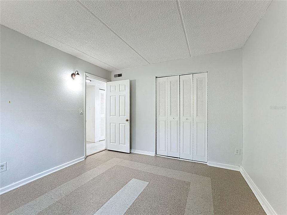 待售: $130,000 (2 贝兹, 1 浴室, 784 平方英尺)