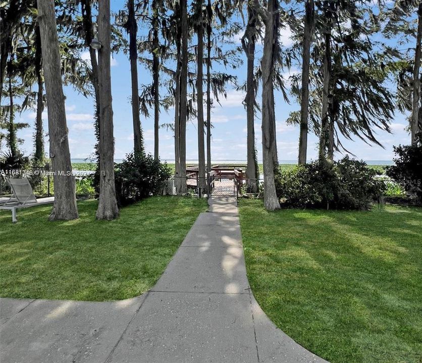 For Sale: $565,000 (4 beds, 3 baths, 3272 Square Feet)