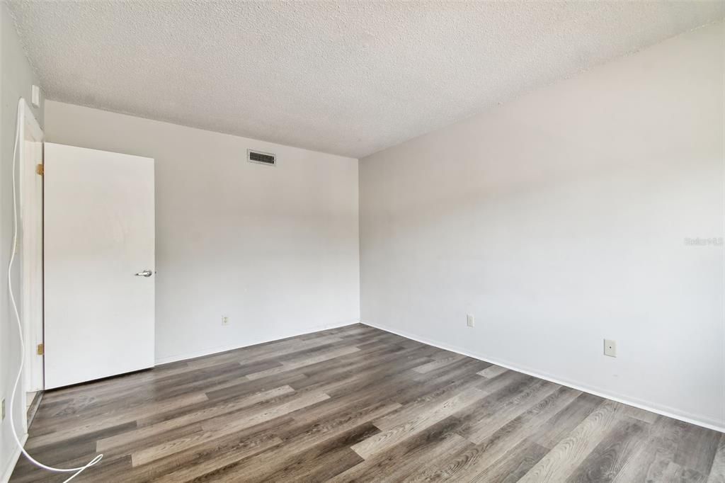 Activo con contrato: $130,000 (3 camas, 2 baños, 1140 Pies cuadrados)