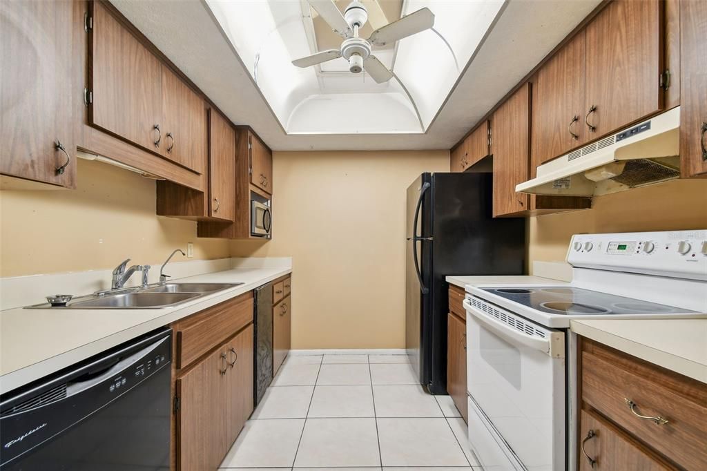 Activo con contrato: $130,000 (3 camas, 2 baños, 1140 Pies cuadrados)