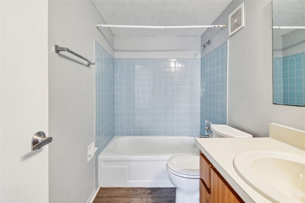 Activo con contrato: $130,000 (3 camas, 2 baños, 1140 Pies cuadrados)