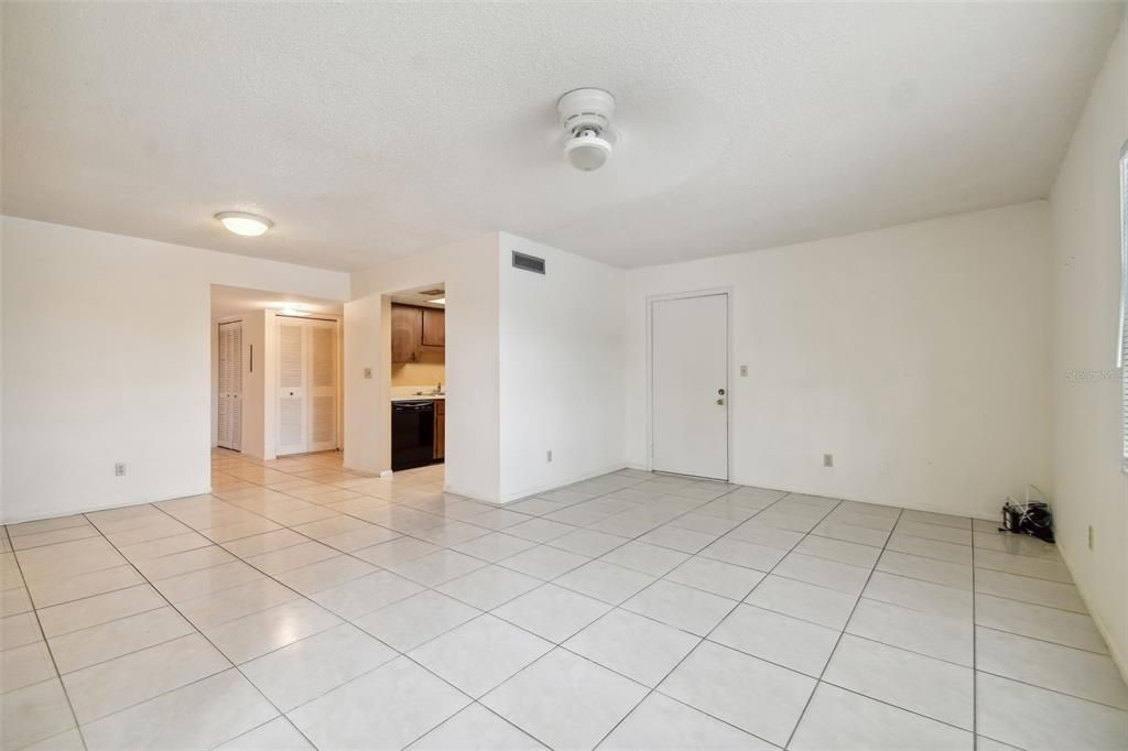 Activo con contrato: $130,000 (3 camas, 2 baños, 1140 Pies cuadrados)
