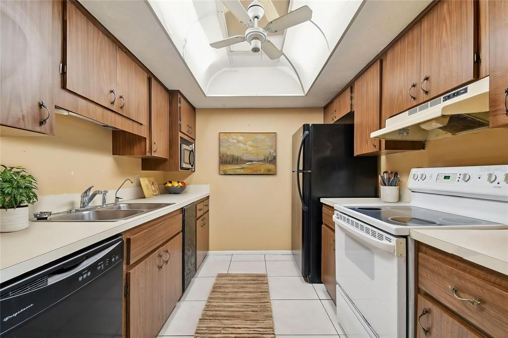 Activo con contrato: $130,000 (3 camas, 2 baños, 1140 Pies cuadrados)