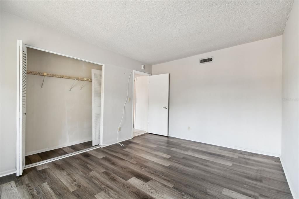 Activo con contrato: $130,000 (3 camas, 2 baños, 1140 Pies cuadrados)
