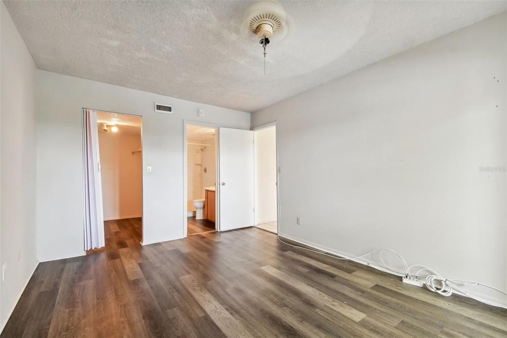 Activo con contrato: $130,000 (3 camas, 2 baños, 1140 Pies cuadrados)