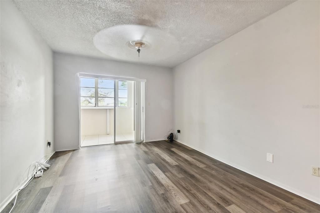 Activo con contrato: $130,000 (3 camas, 2 baños, 1140 Pies cuadrados)