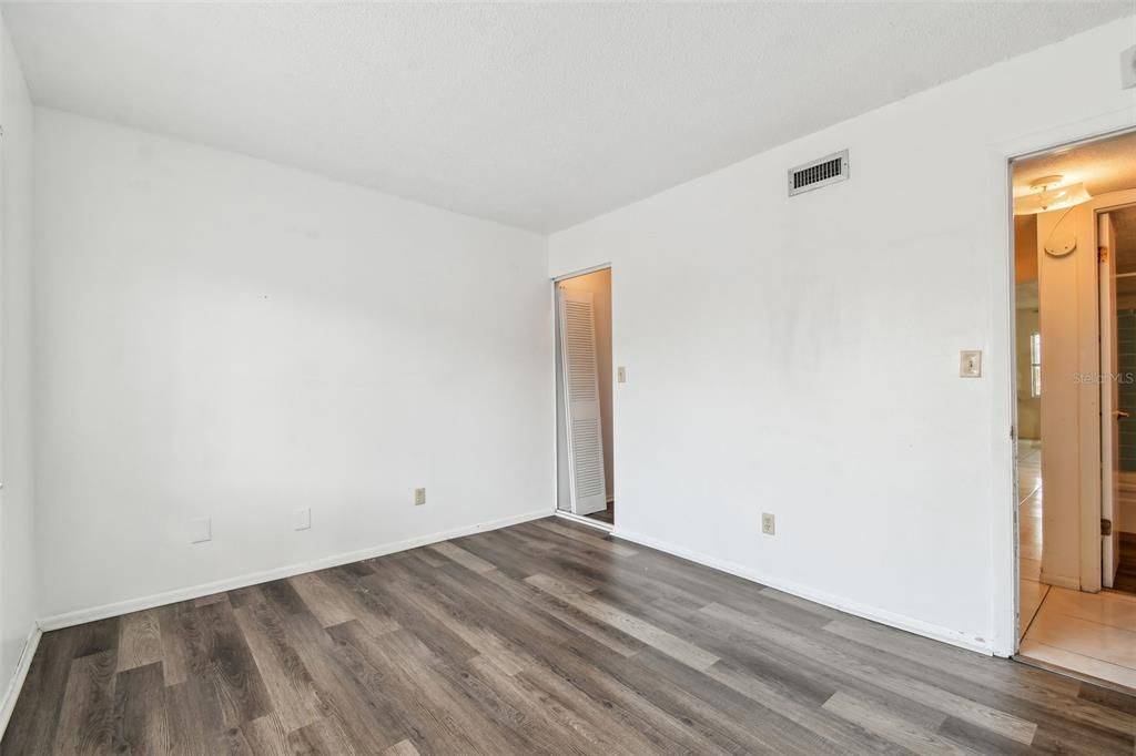 Activo con contrato: $130,000 (3 camas, 2 baños, 1140 Pies cuadrados)