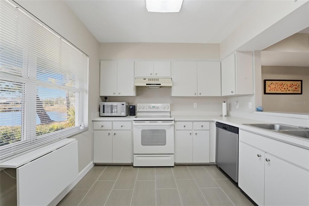 Под контрактом: $267,000 (2 спален, 2 ванн, 1083 Квадратных фут)