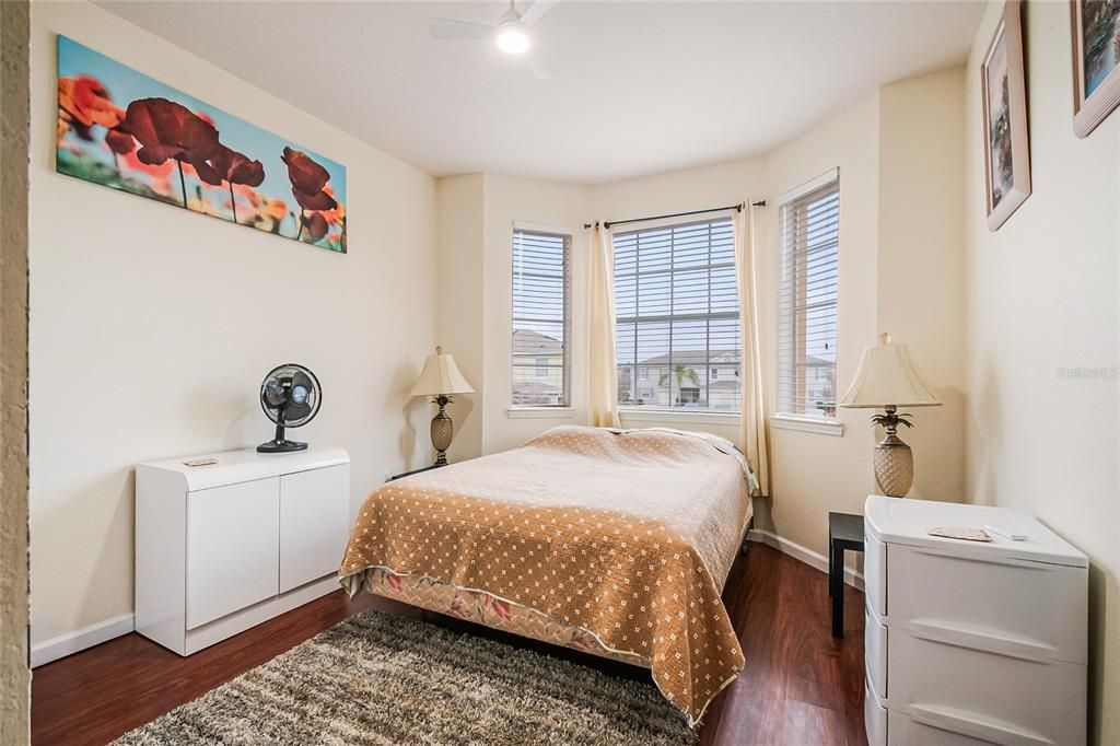 На продажу: $189,900 (2 спален, 2 ванн, 1261 Квадратных фут)