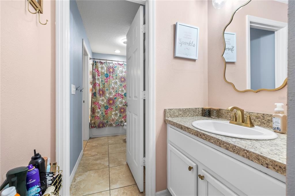 Activo con contrato: $569,000 (5 camas, 3 baños, 3196 Pies cuadrados)