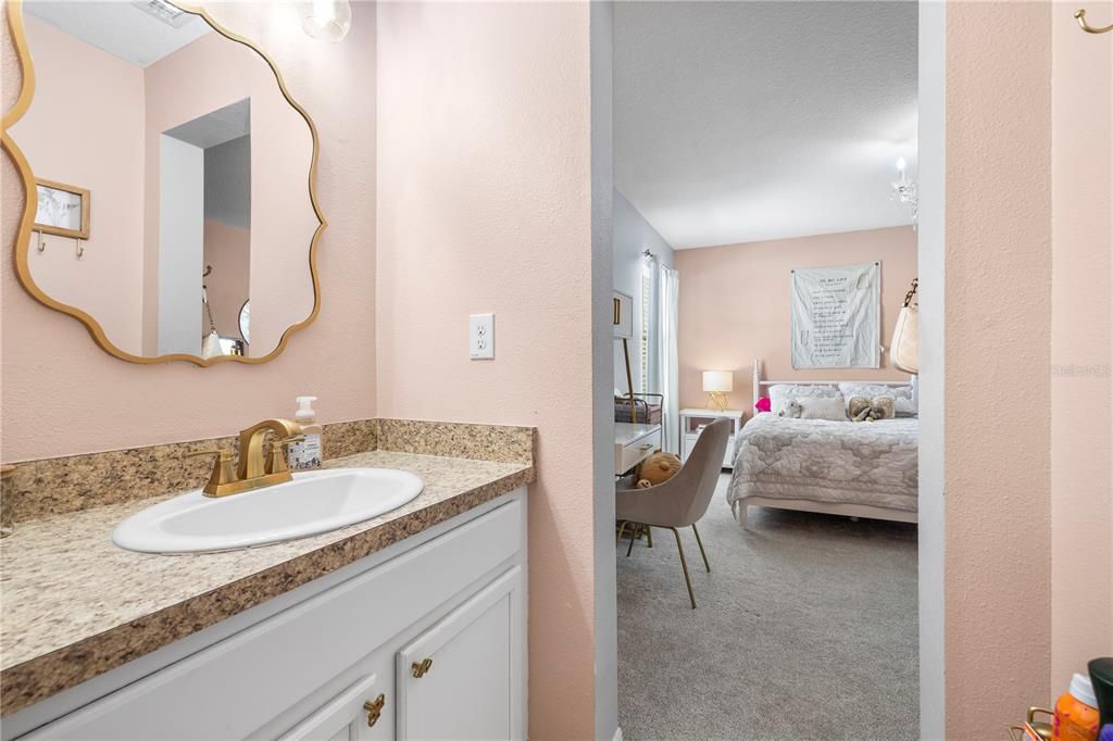 Activo con contrato: $569,000 (5 camas, 3 baños, 3196 Pies cuadrados)