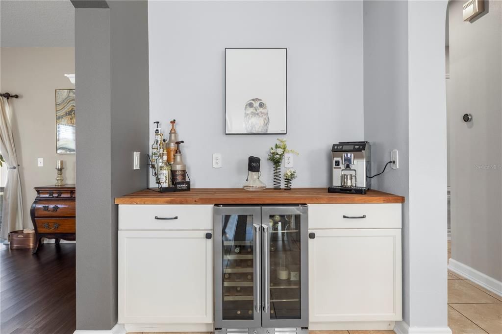 Activo con contrato: $569,000 (5 camas, 3 baños, 3196 Pies cuadrados)