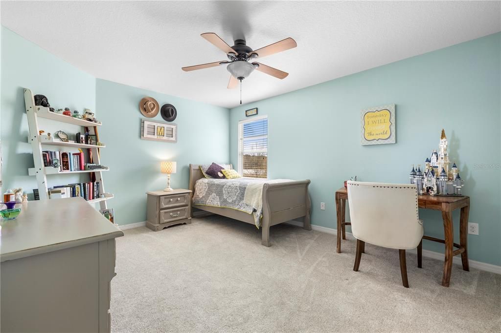 Activo con contrato: $569,000 (5 camas, 3 baños, 3196 Pies cuadrados)