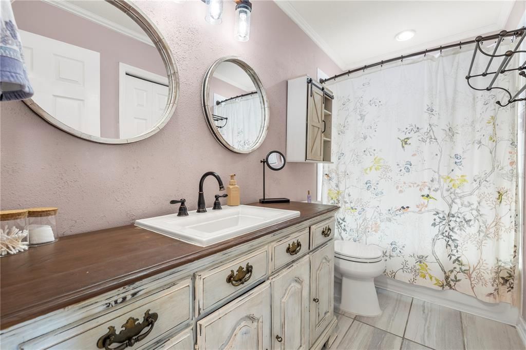 Activo con contrato: $569,000 (5 camas, 3 baños, 3196 Pies cuadrados)