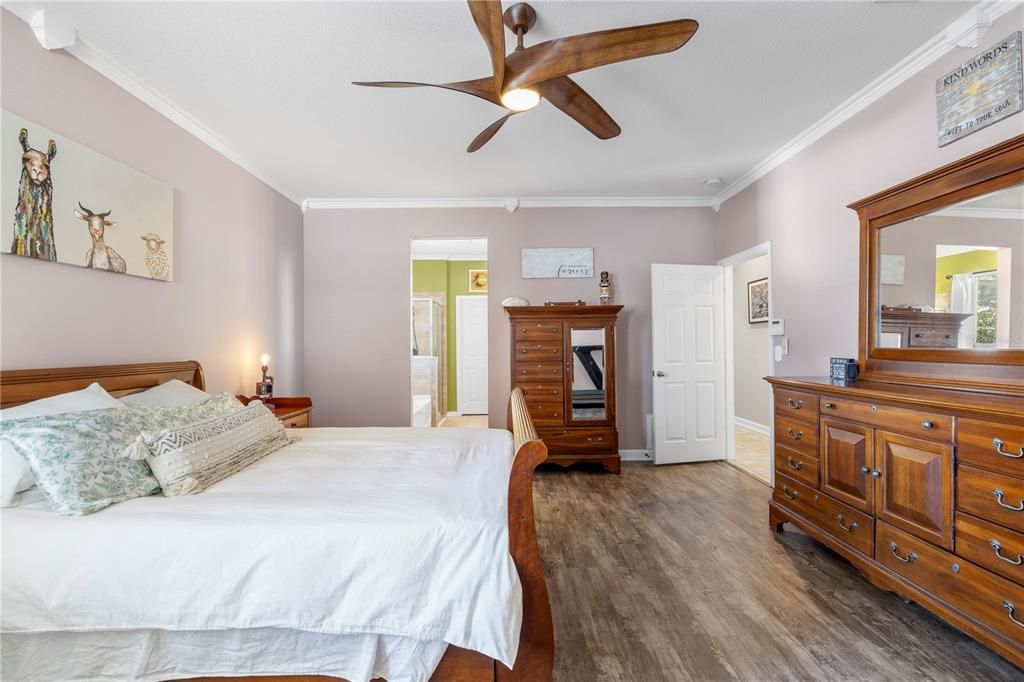Activo con contrato: $569,000 (5 camas, 3 baños, 3196 Pies cuadrados)