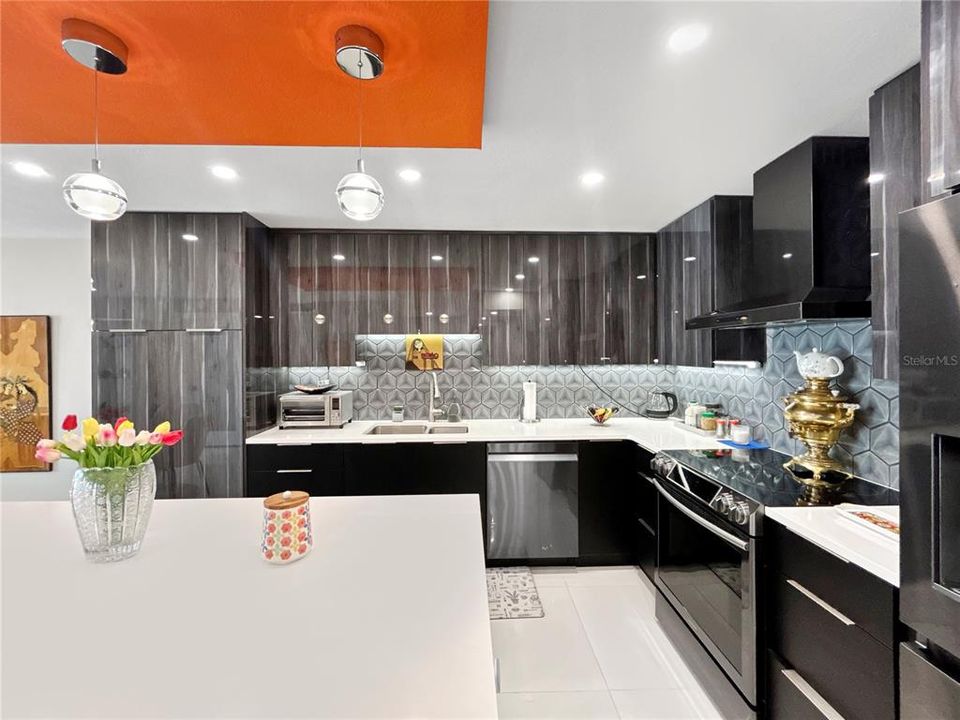 Recently Rented: $2,200 (1 beds, 2 baths, 985 Square Feet)